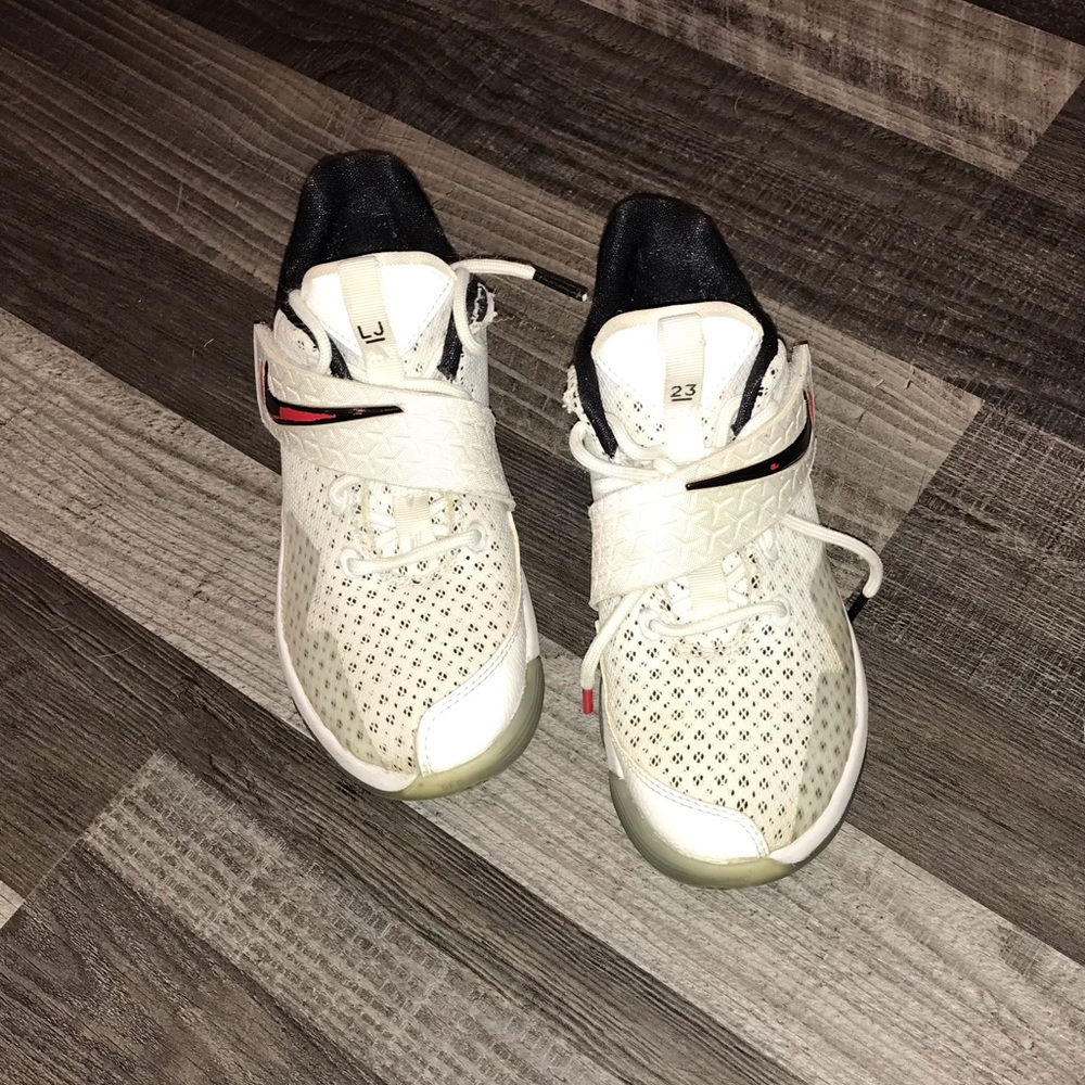 Nike-LeBron-XIV-PS Boys-Basketball-Shoes-Size 2